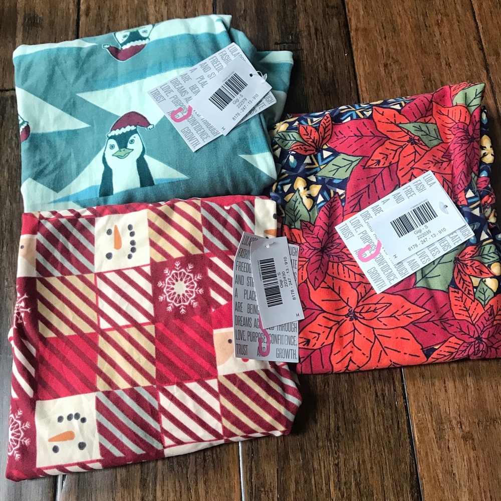 THREE Lularoe Holiday Gigi